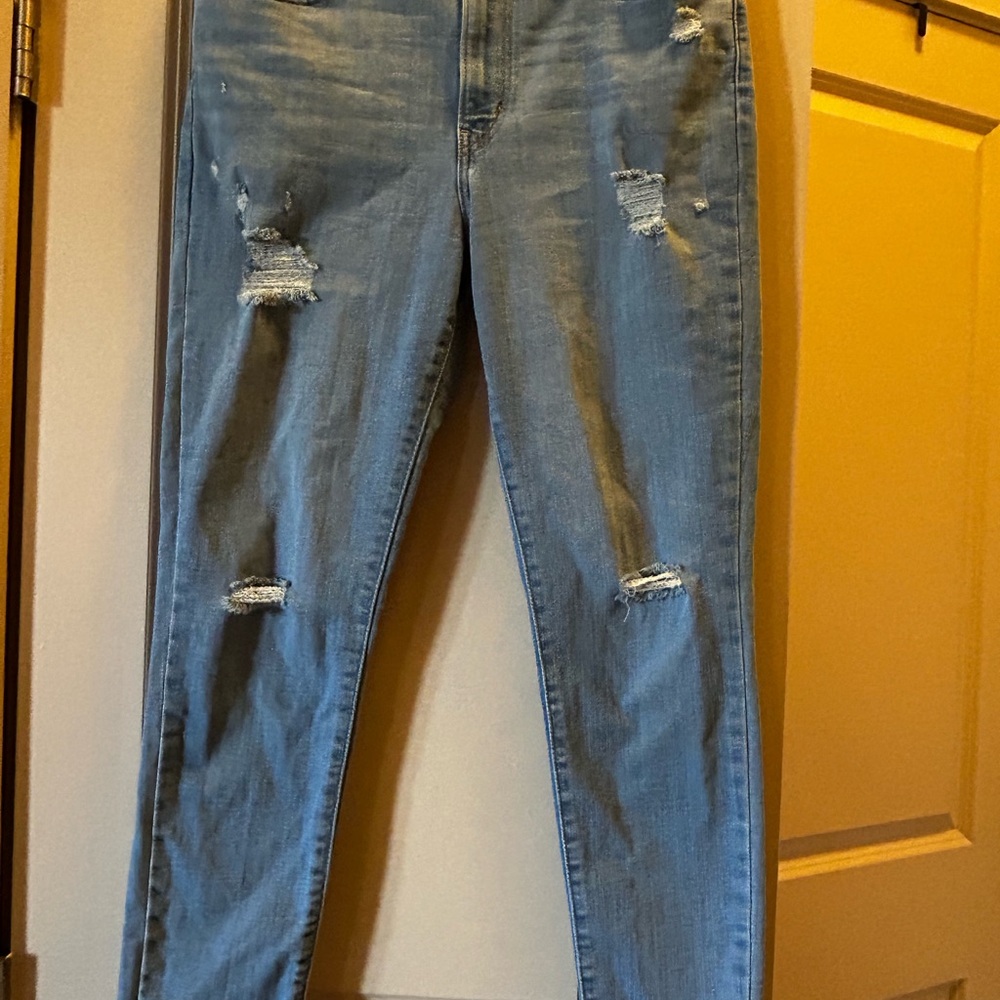 Distressed Levi’s Blue Women's Jeans